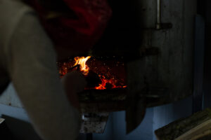 Four à bois traditionnel utilisé pour la cuisson des pains artisanaux bio Levain Sauvage